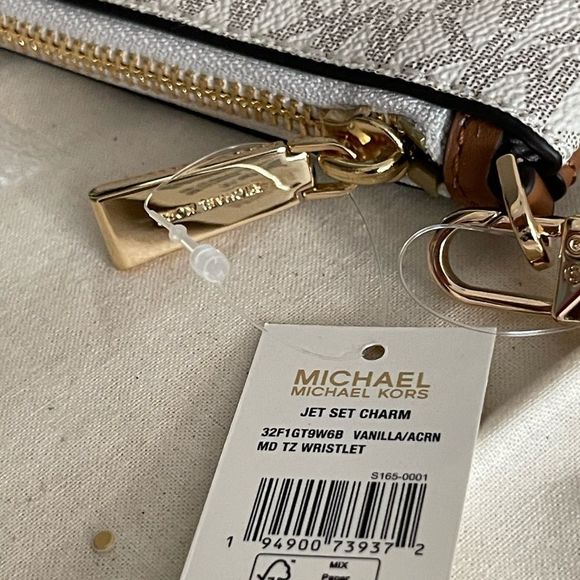 New🌸 mk Jet Set Charm Signature Logo Medium Top Zip Wristlet - Picture 7 of 7